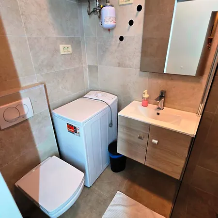 Апартаменты Plutus With Free Parking