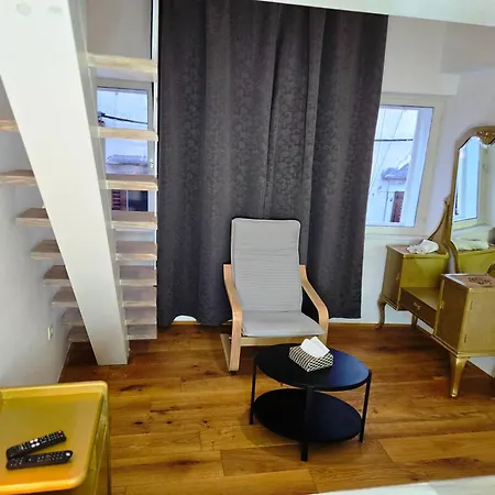 Plutus With Free Parking Апартаменты *