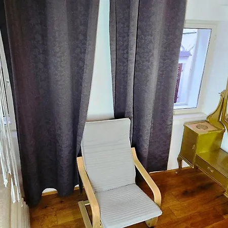 Plutus With Free Parking Daire