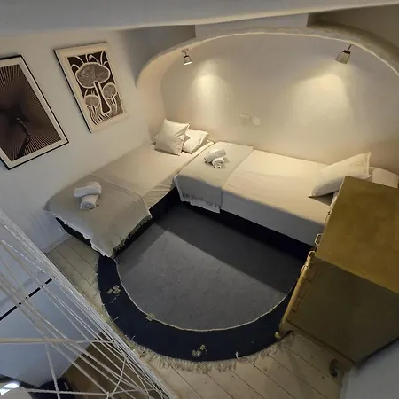 Plutus With Free Parking Апартаменты *