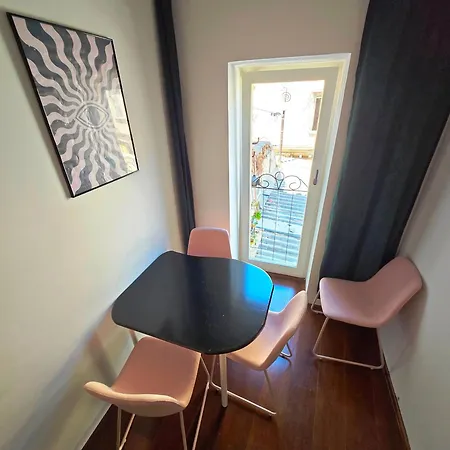 Plutus With Free Parking Апартаменты *