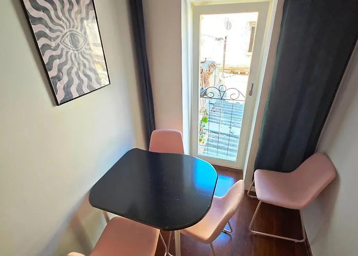 Plutus With Free Parking Apartmán *